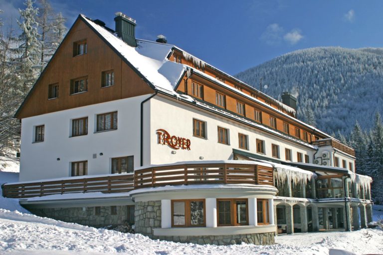 hotel troyer zimní pohled na hotel