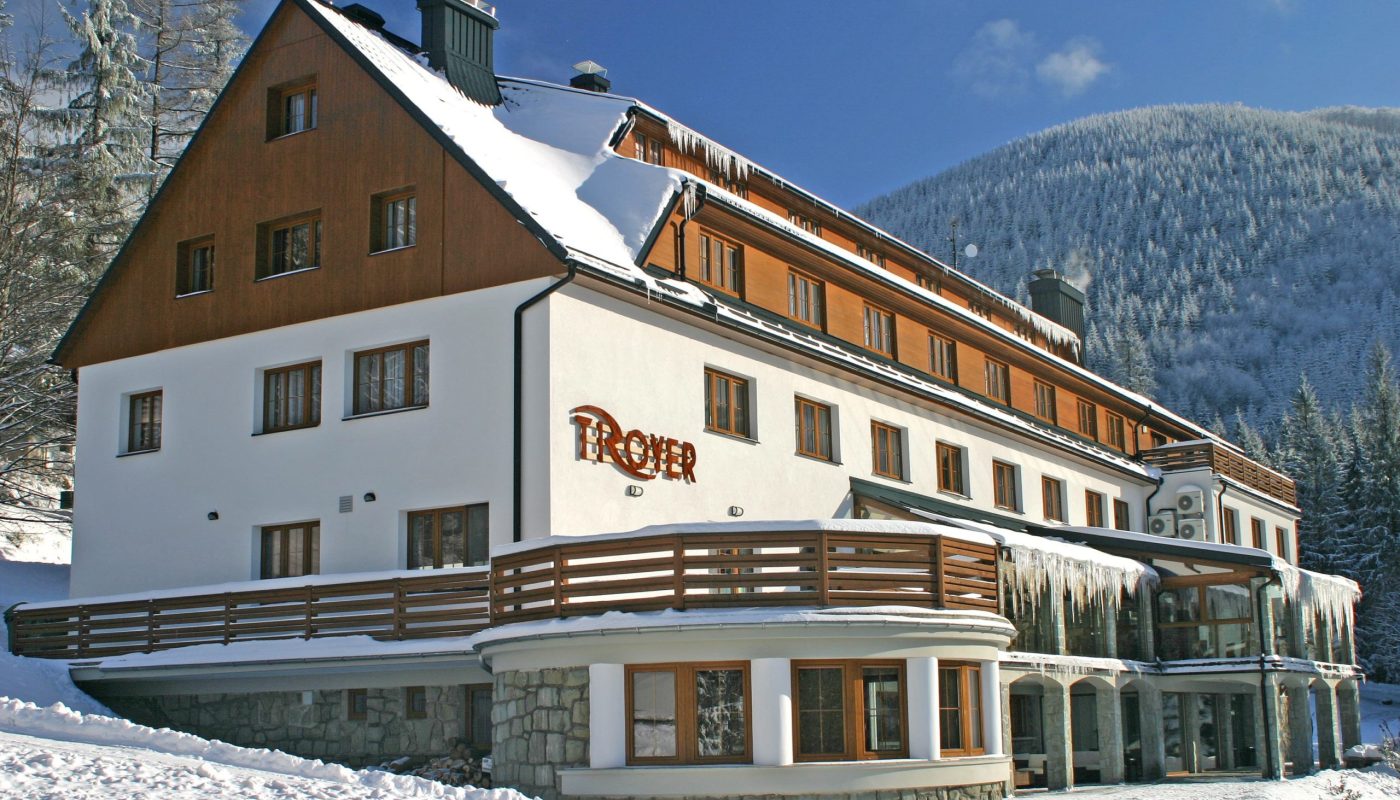 Hotel troyer exteriér zima